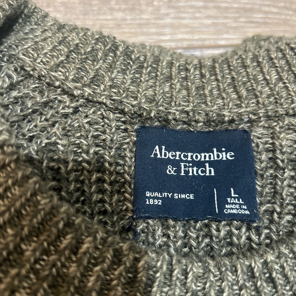 Abercrombie & Fitch Men's Crewneck Sweater